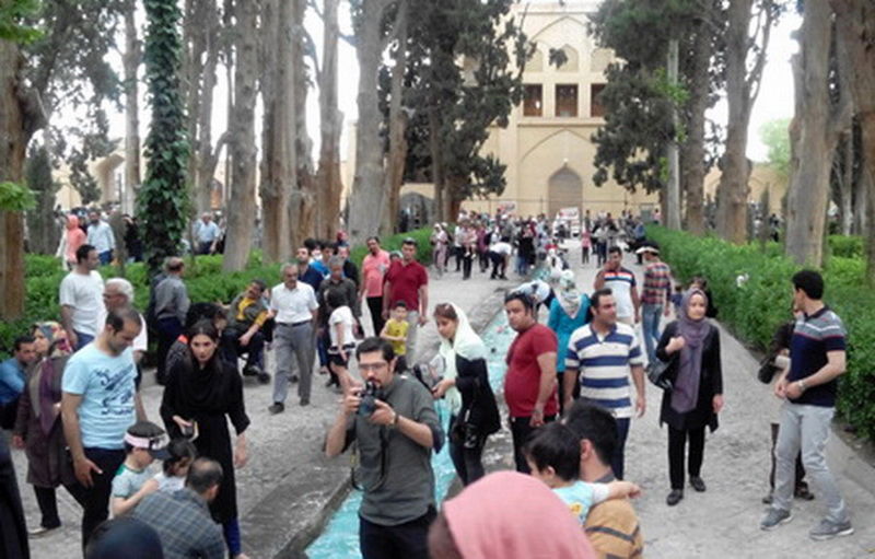 بازدید روزانه بیش از 25 هزار گردشگر نوروزی از باغ فین کاشان