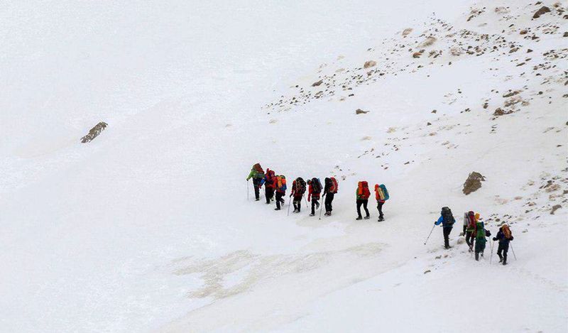 انتقال ۷ پیکر از جان باختگان سانحه هواپیمای تهران-یاسوج