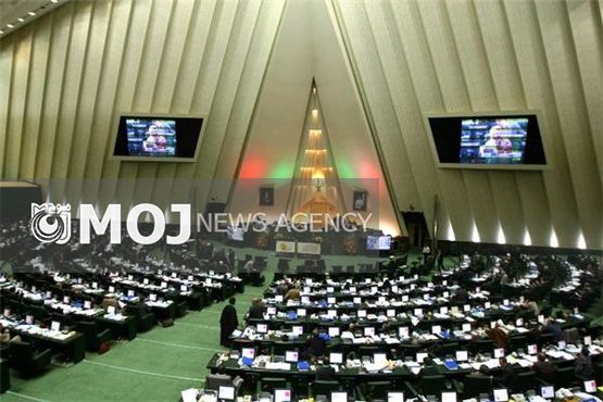 نمایندگان و وزرا دریافتیها و فیشهای خود را اعلام کنند