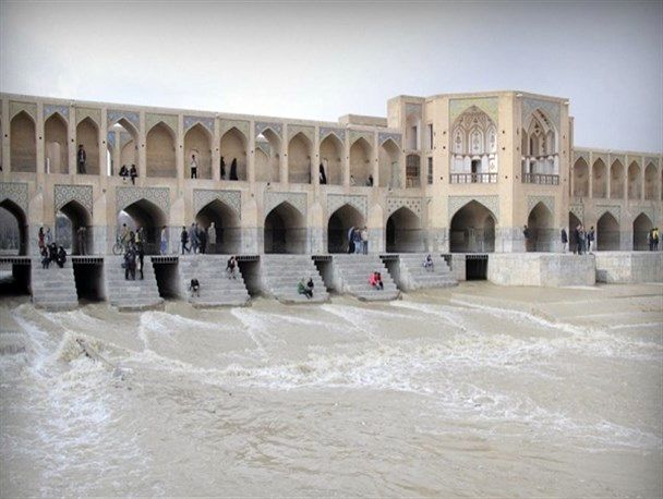 زایندهرود تا ۱۵ خرداد ماه جریان دارد