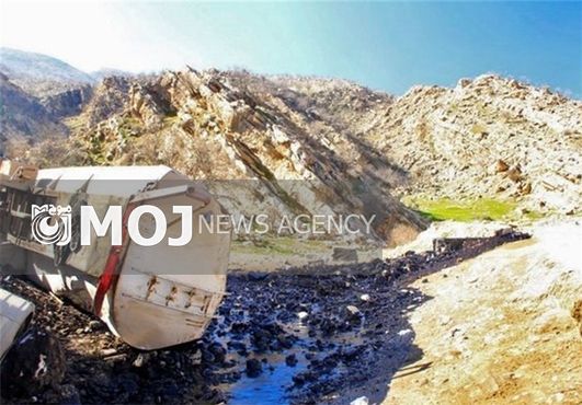 واژگونی تریلر نفتکش در محور خرمآباد - پلدختر / ۲۴ هزار لیتر نفت کوره وارد خاک منطقه شد