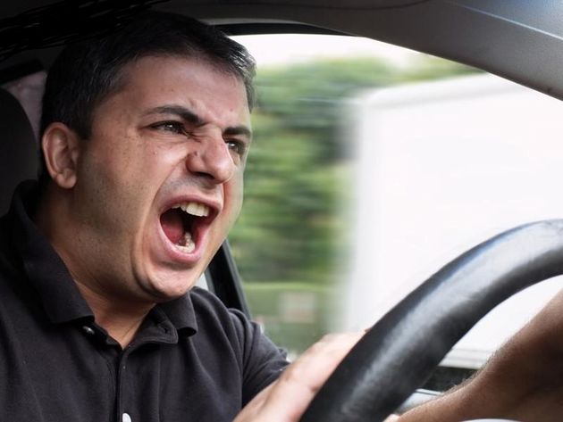 چرا افراد آرام حین رانندگی خشن میشوند؟