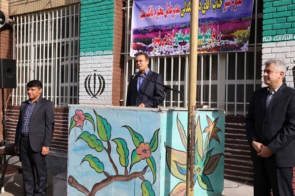 مدیرعامل بانک ملت در منطقه ۱۶ تهران زنگ مهر را نواخت