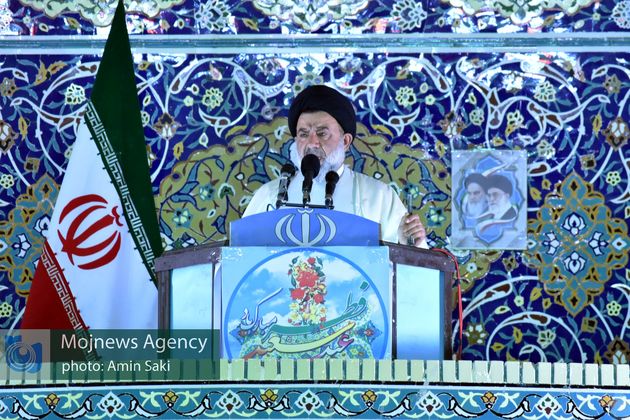 نماز عید فطر در خرمآباد به امامت آیت الله میرعمادی اقامه شد