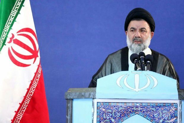 رئیسجمهور آمریکا کوچکتر از آن است که در برابر ملت ایران عرض اندام کند