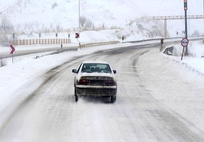 محورهای هراز، کرج-چالوس و آزادراه های تهران-قم و تهران-ساوه مسدود شدند