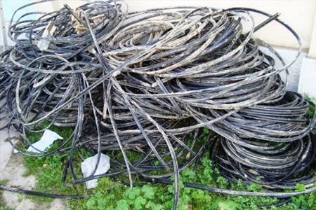 کشف 40 کیلو سیم سرقتی در خمینی شهر