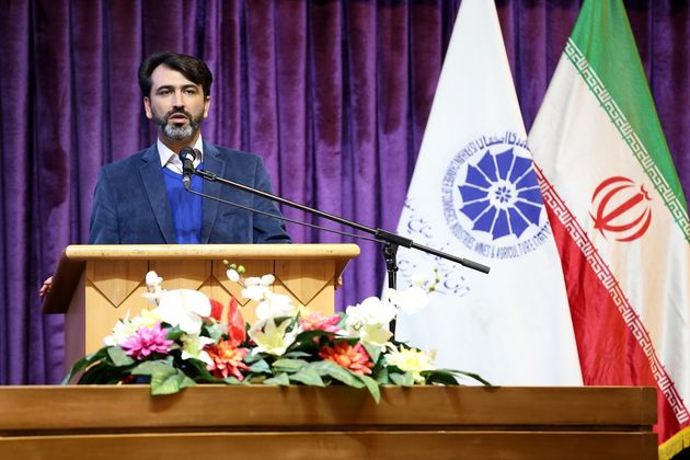 ایجاد اشتغال پایدار باعث ارتقا جایگاه دو دهکی مردم می شود