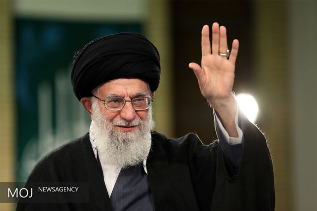 وقتی پای انقلاب و نظام در میان است مردم وارد میدان میشوند و حرکت میکنند