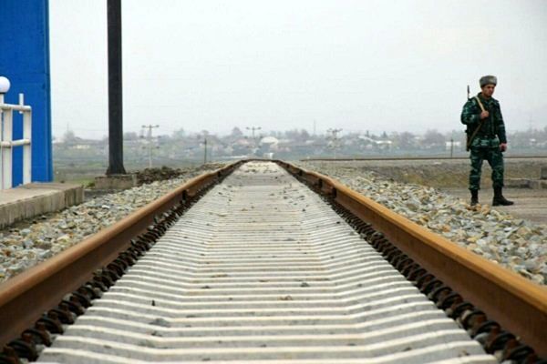 بازدید وزیر اقتصاد و صنعت جمهوری آذربایجان از راه آهن آستارا
