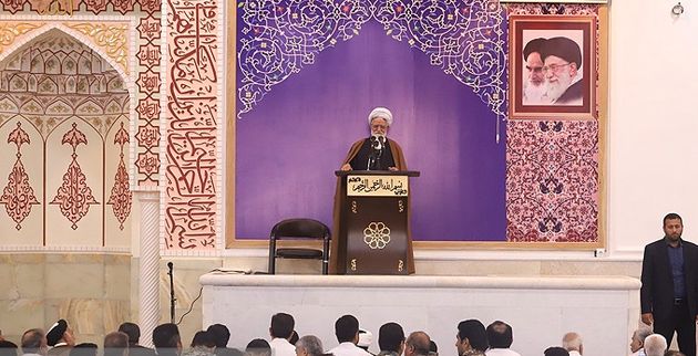 دشمن با ترویج دروغ به دنبال قطع رابطه مردم با روحانیت است