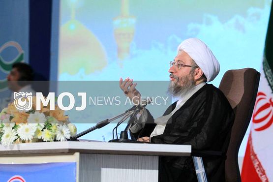 سکولارها دروغ میگویند که قانون اساسی کشور را قبول دارند