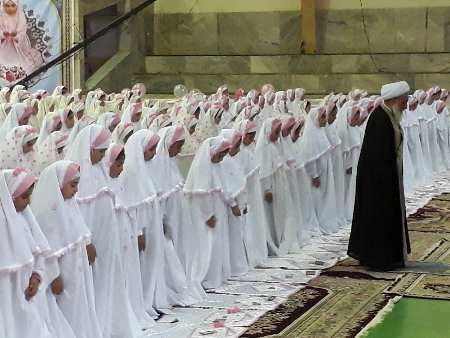 800 دانشآموز دختر مدارس کرمانشاه جشن تکلیف برگزار کردند
