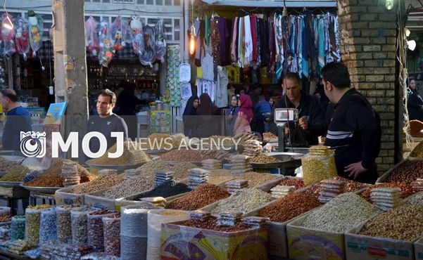 شب بازارهای سنتی در راسته خیابان پانزده خرداد راه اندازی شد