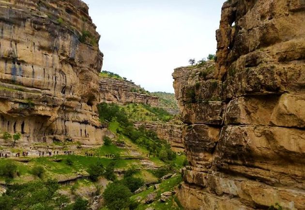تنگه شیرز کوهدشت در راستای اجرای طرح بیزباله پاکسازی شد