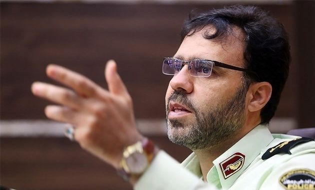 پلیس با افرادی که خارج از ضوابط بانک مرکزی فعالیت میکنند برخورد می کند