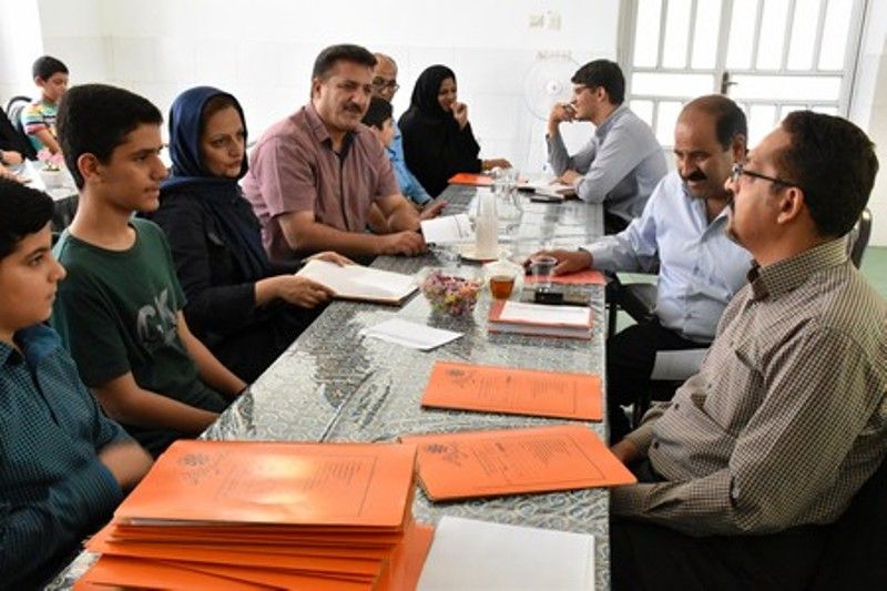 بین عملکرد مدارس تیزهوشان، نمونه دولتی، شاهد و ایثارگران تعادل برقرار میکنیم