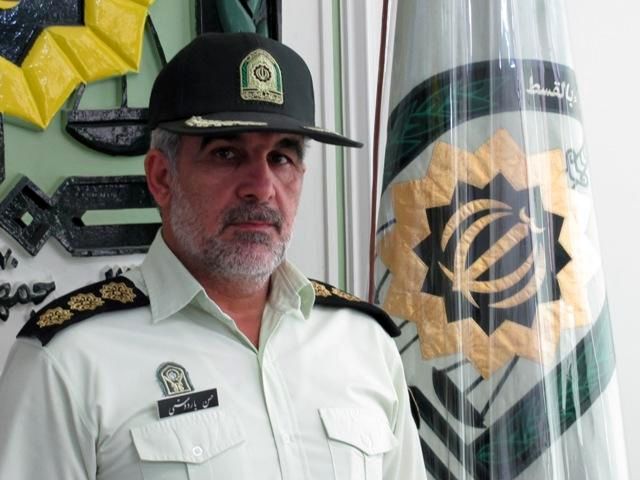 توقیف دو خودرو با یک میلیارد لباس قاچاق
