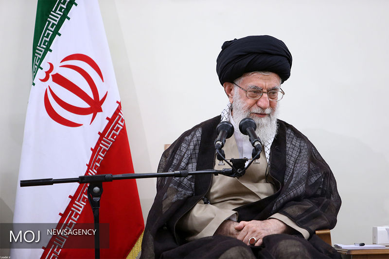 وابستگی بیچارگی میآورد/تا طرف مقابل برجام را پاره نکند آن را پاره نمی کنیم