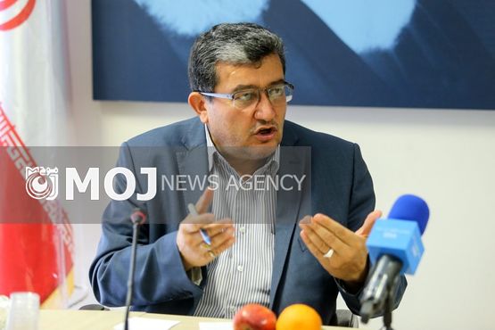 خجسته: ستاد مبارزه با قاچاق کالا تعطیل شود