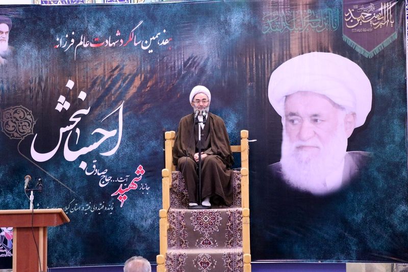 آیت الله احسانبخش از جمله عالمانی بود که با نهضت امام همراهی و در کنار امام ماند