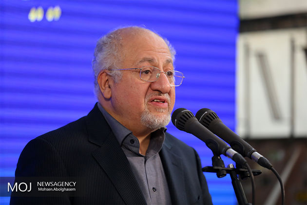 زیر بار برخی از قوانین که برای جوانان و زنان مضیقه ایجاد می کند نمی رویم
