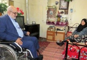 دیدار نوروزی مدیرکل بنیاد شهید و امور ایثارگران استان قم با 16خانواده معظم شهدا