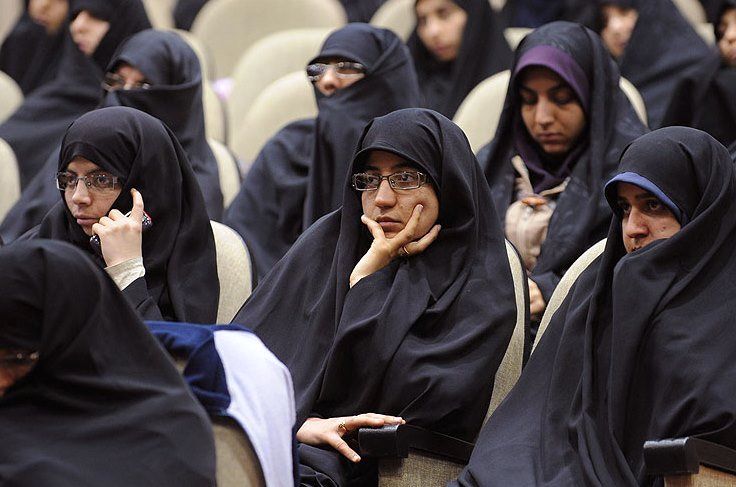 حوزههای خنثی و بیبخار و بدون داشتن مواضع انقلابی بی فایده اند