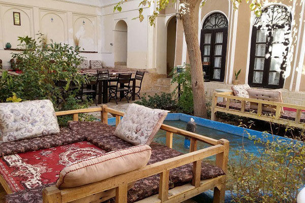 صدور اولین پروانه بهره برداری اقامتگاه بوم گردی در آران و بیدگل