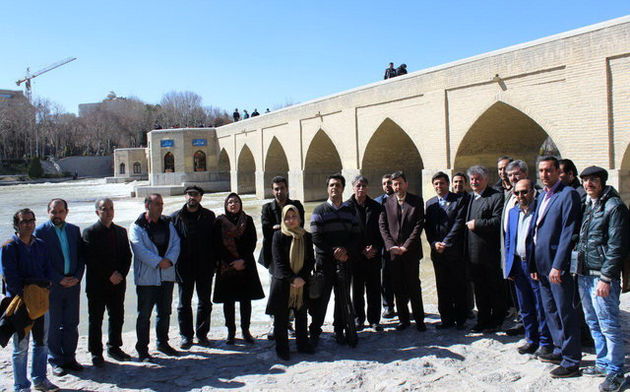 ۱۲ کارگردان زایندهرود را مستند میکنند