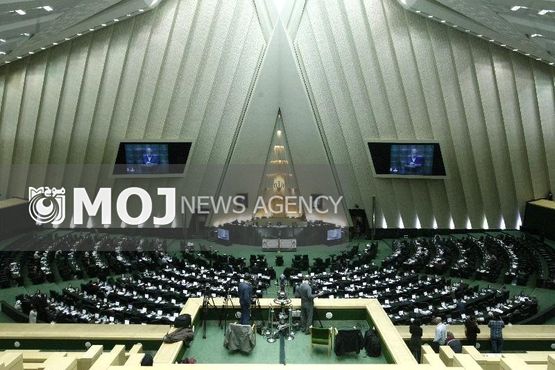 سر دادن شعار مرگ بر منافق در مجلس