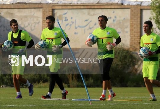 دست منصوریان را میبوسم که منتظرم ماند