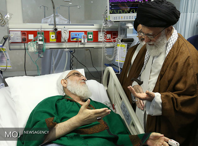 عیادت رهبر انقلاب از آیتالله هاشمی شاهرودی
