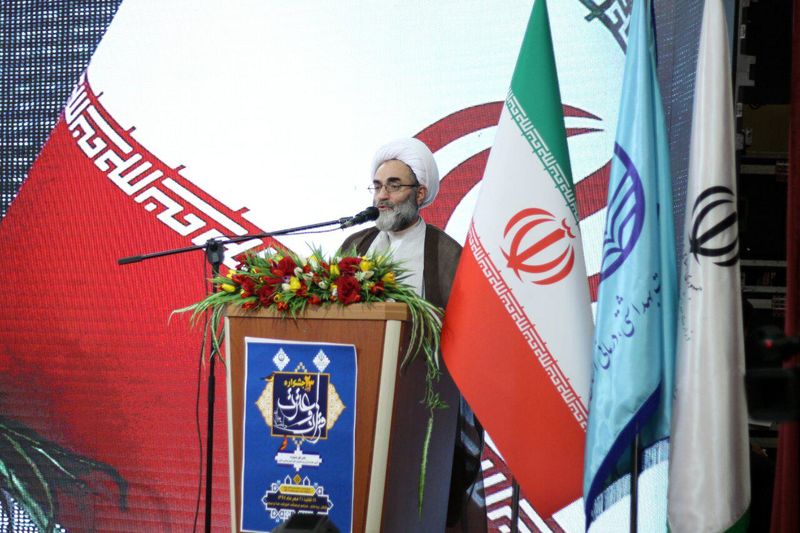 انقلاب اسلامی توانست شگفتیهای قرآن را به بشریت عرضه کند