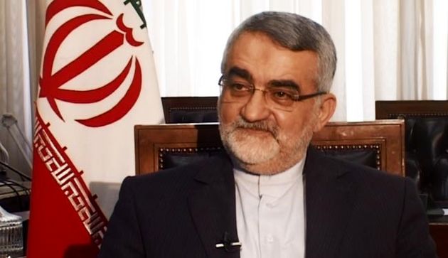 دسترسی احمدینژاد به پروندههای وزارت اطلاعات قبلا هم مطرح شده بود