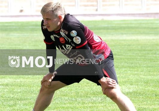 نگفتم پرسپولیس را ترک میکنم