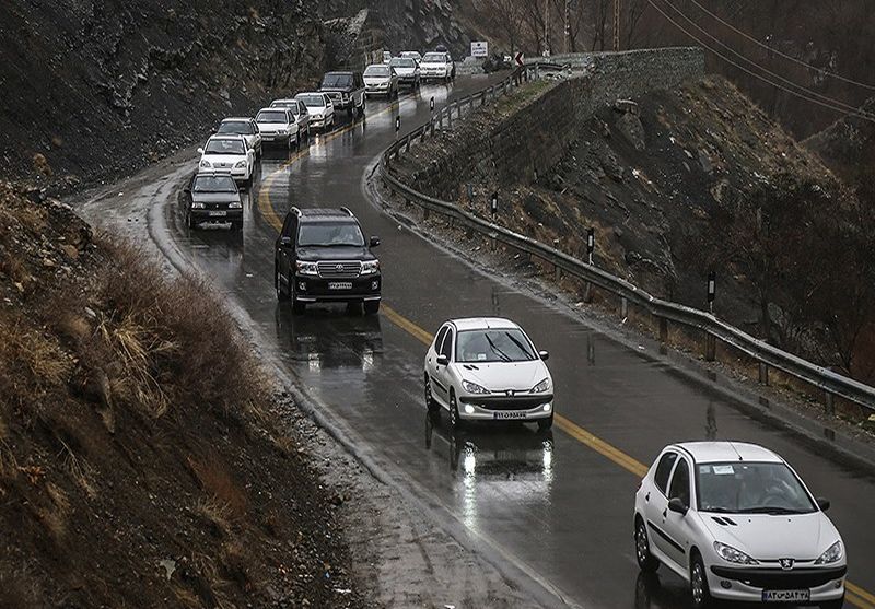 ترافیک سنگین در جادههای شمالی و بارش باران در جادههای جنوبی