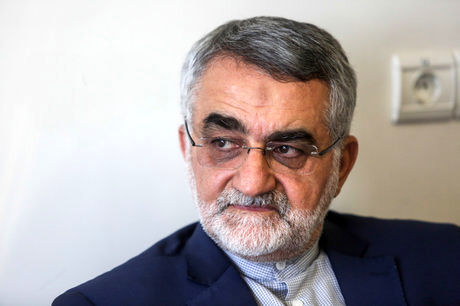 بروجردی پیام کتبی رئیس مجلس را تقدیم همتای عمانی وی کرد