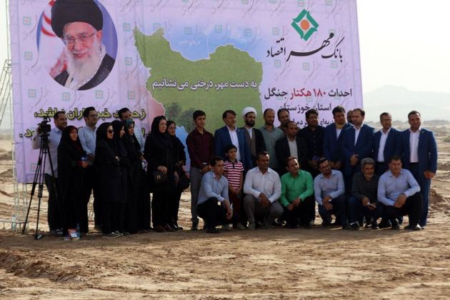 تجلیل بانک مهراقتصاد خوزستان در کانون ریزگردها از خبرنگاران