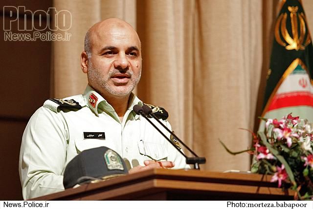 یک پلیس واقعی مدافع ارزشهای انقلاب و اسلام است