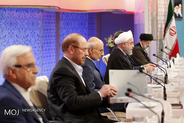 سومین مناظره نامزدهای انتخابات ریاست جمهوری تادقایقی دیگرآغاز می شود