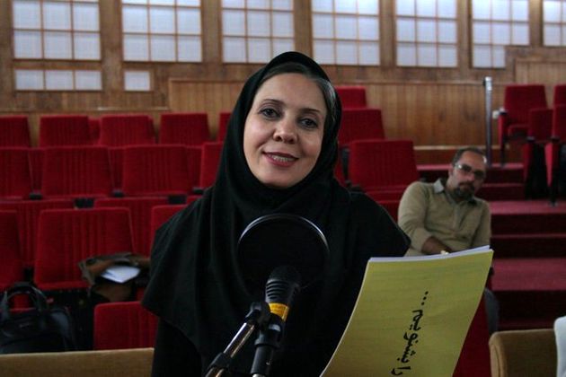 گفتوگو با بازیگری که ۲۲ بهمن میان مردم نمایش اجرا میکند