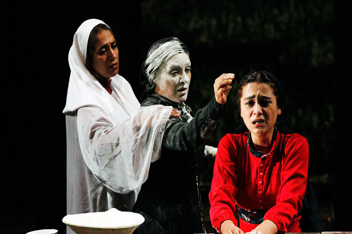 نمایش «مثل آب برای شکلات