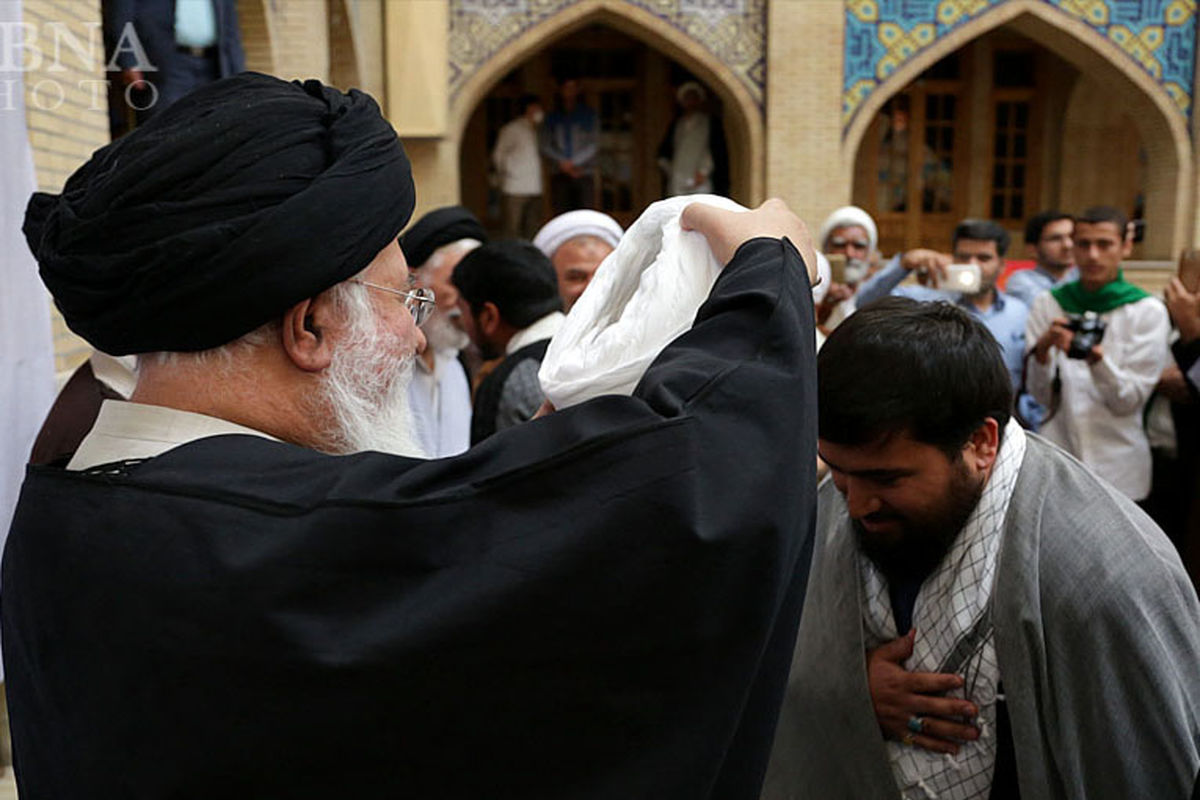  آیین عمامه‌گذاری بدست آیت الله علم الهدی