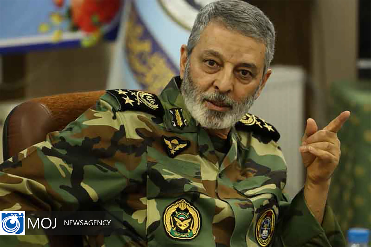 نشست هم‌ اندیشی فرمانده کل ارتش با دانشجویان دافوس