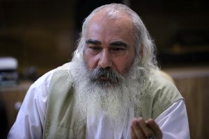 دانته با تلفیق لهجه‌های ایتالیای مثل کار فردوسی در شاهنامه را انجام داد