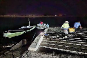 توقیف شناور متخلف صید شب‌چراغی در آب‌های جاسک