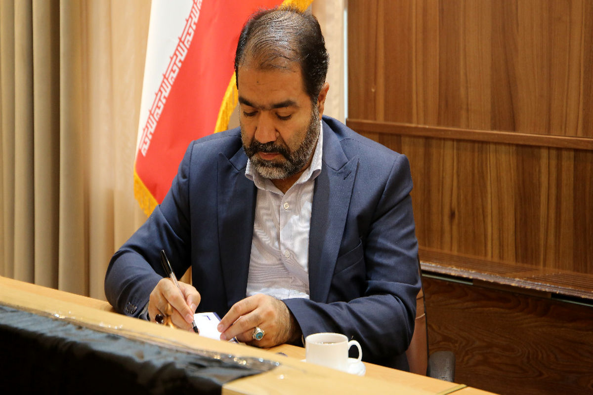 استاندار اصفهان.