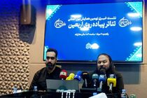 هنرمندان تئاتر در مسیر اربعین به اجرای برنامه می پردازند