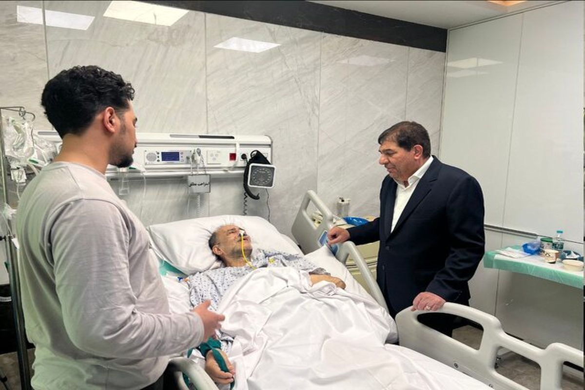محمد مخبر، مشاور و دستیار رهبری انقلاب اسلامی از مجتبی رحماندوست عیادت کرد